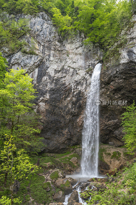 Wildensteiner Wasserfall在奥地利的春天